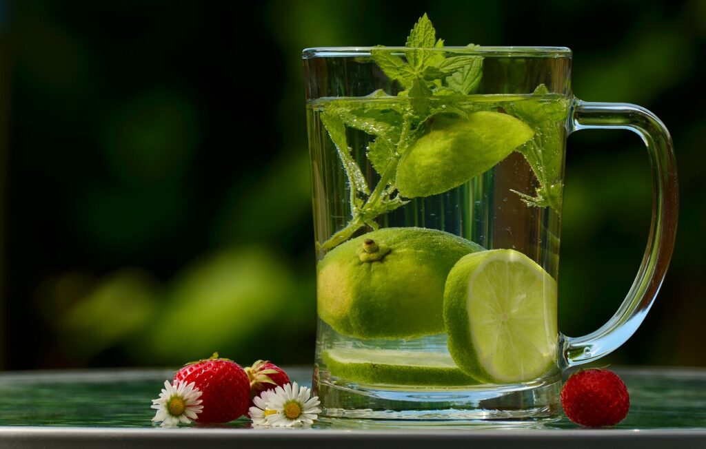 "Scopri come l'alimentazione bioenergetica unisce la saggezza millenaria della Medicina Tradizionale Cinese con le moderne scoperte scientifiche, trasformando il modo in cui concepiamo il cibo e la salute. Questo approccio olistico considera il cibo non solo come fonte di sostanze nutritive, ma anche come veicolo di energia che può influenzare il nostro benessere su più livelli. Esplora come una dieta personalizzata basata sull'equilibrio energetico può promuovere salute, vitalità e benessere olistico."